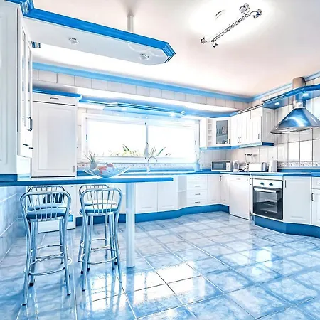 Villa Raquel With Private Pool And Sea View
